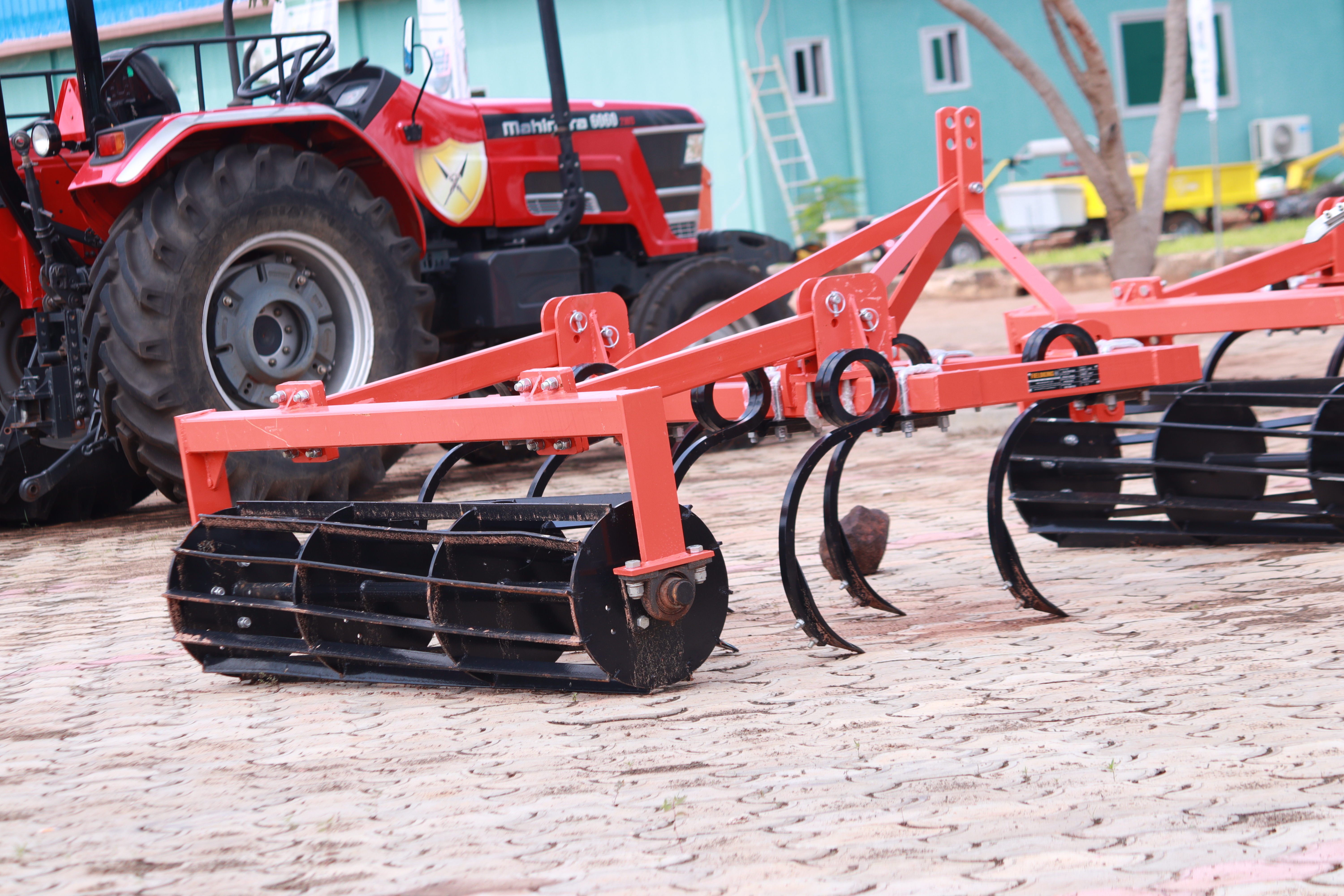 Cultivateur à dent + rouleau